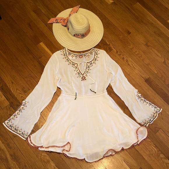 Ocote Dresses & Skirts - Boho Dress Size 4 Cream with Floral NWOT